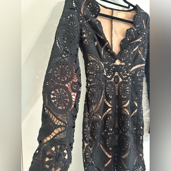 ASOS LOVE TRIANGLE Lace V-Neck Long Sleeved Bodycon Mini EUC - Picture 7 of 11